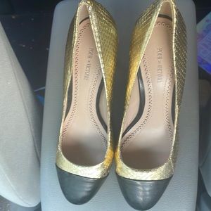 Pour la Victoire like  new 3 inch black and gold heels